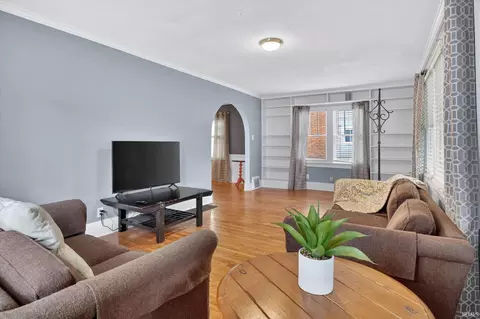 Living - 625 Eckman St, South Bend, IN 46614 photo 4 of 5