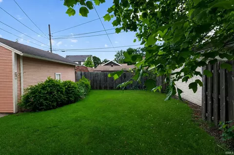 Exterior - 625 Eckman St, South Bend, IN 46614 photo 8 of 10