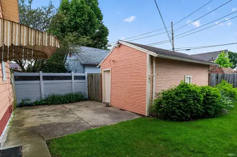 Exterior - 625 Eckman St, South Bend, IN 46614 photo 7 of 10
