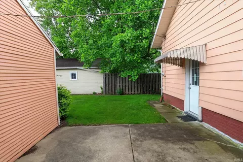 Exterior - 625 Eckman St, South Bend, IN 46614 photo 6 of 10