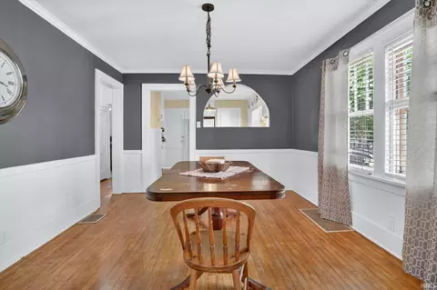 Dining - 625 Eckman St, South Bend, IN 46614 photo 1 of 2