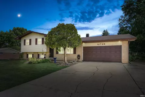 12728 Vicki Ln, Granger, IN 46530
