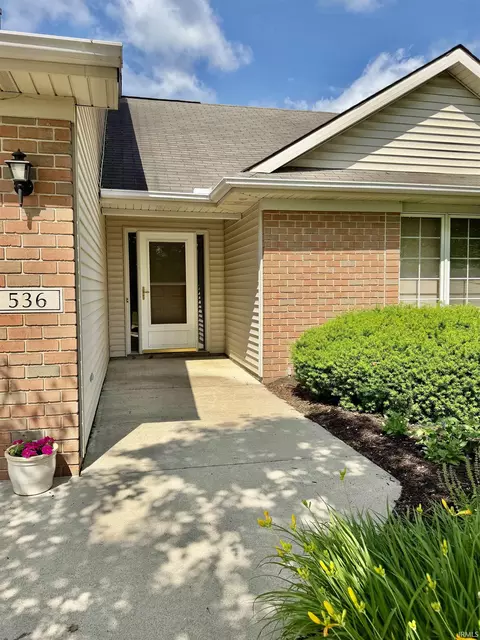 536 Tattersholl Ct, Fort Wayne, IN 46804