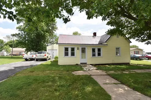 305 S Chestnut St, Earl Park, IN 47942