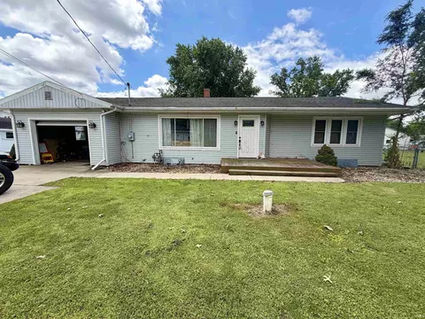 2313 Brookwood Dr, Logansport, IN 46947