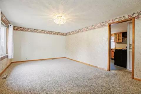 Living - 900 E Wilson St, Bloomington, IN 47401 photo 5 of 7