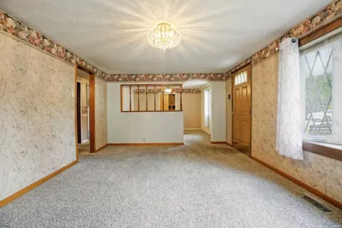 Living - 900 E Wilson St, Bloomington, IN 47401 photo 4 of 7