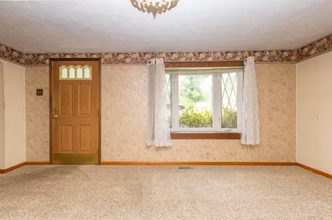 Living - 900 E Wilson St, Bloomington, IN 47401 photo 3 of 7