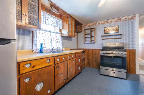 Kitchen - 900 E Wilson St, Bloomington, IN 47401 photo 2 of 4