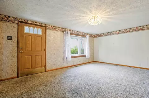 Living - 900 E Wilson St, Bloomington, IN 47401 photo 2 of 7
