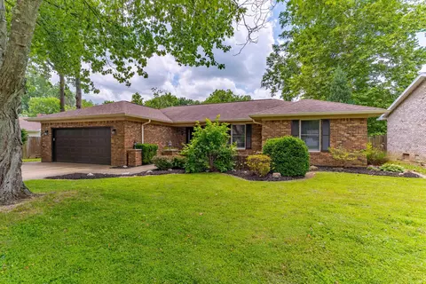 2611 Deerfield Dr, Evansville, IN 47725