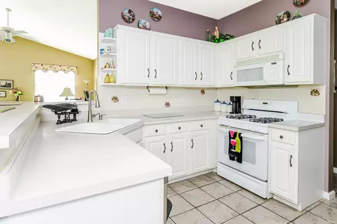 Kitchen - 9415 S Harbour Pointe Dr, Bloomington, IN 47401 photo 1 of 3