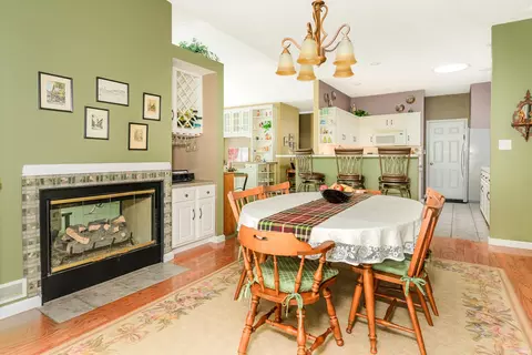 Dining - 9415 S Harbour Pointe Dr, Bloomington, IN 47401 photo 2 of 2