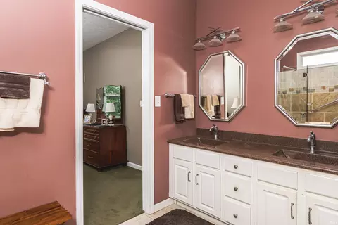 Bath - 9415 S Harbour Pointe Dr, Bloomington, IN 47401 photo 2 of 4