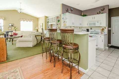 Kitchen - 9415 S Harbour Pointe Dr, Bloomington, IN 47401 photo 3 of 3