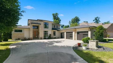 10228 Chambord Knl, Fort Wayne, IN 46835