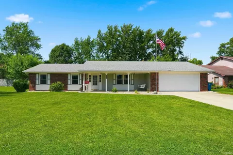 704 Brentwood Cir, Auburn, IN 46706