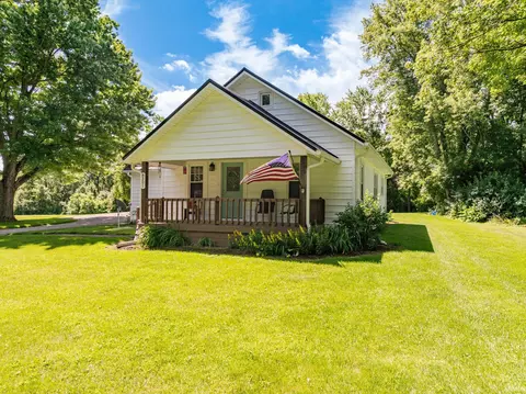 8301 W River Rd, Yorktown, IN 47396