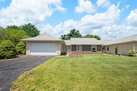 52085 Contour Pl, South Bend, IN 46637