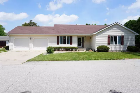 512 E 4th St, Monon, IN 47959
