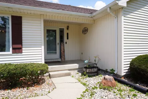 Exterior - 512 E 4th St, Monon, IN 47959 photo 3 of 9