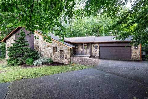 916 N Park Ridge Ct, Bloomington, IN 47408