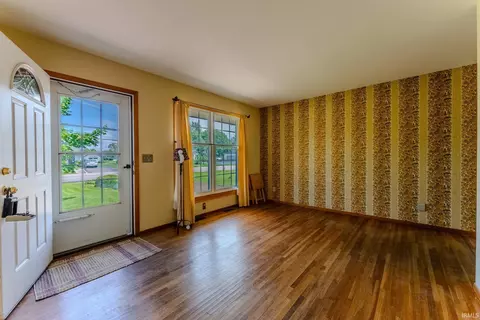 Living - 1062 Alber St, Wabash, IN 46992 photo 3 of 6