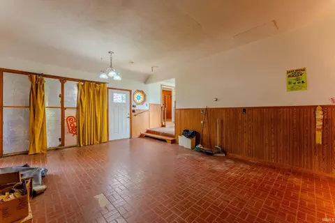 Living - 1062 Alber St, Wabash, IN 46992 photo 5 of 6