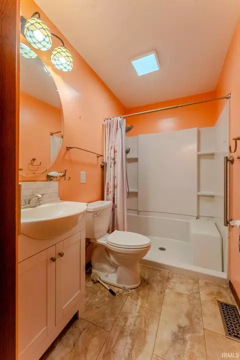 Bath - 1062 Alber St, Wabash, IN 46992 photo 1 of 1