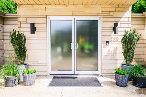Entry Way - 325 E Clover Ln, Bloomington, IN 47408 photo 1 of 2