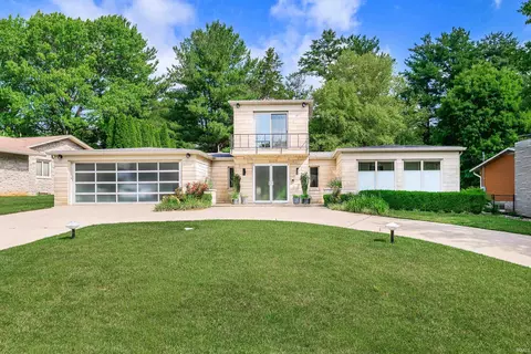 325 E Clover Ln, Bloomington, IN 47408