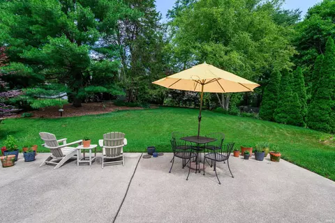 Exterior - 325 E Clover Ln, Bloomington, IN 47408 photo 6 of 11