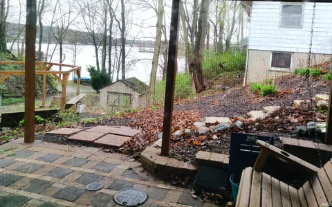 11896 W Breezy Point Dr, Monticello, IN 47960