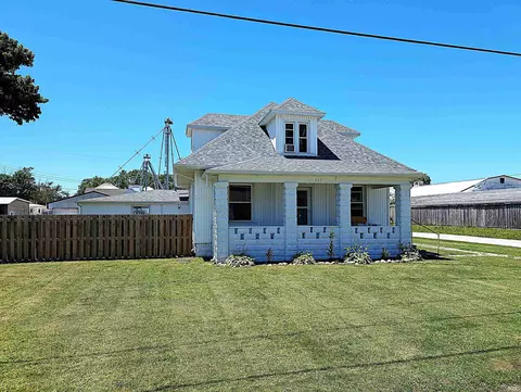 202 S Burke St, Wolcott, IN 47995