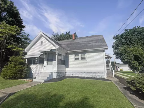 109 N Walnut St, Huntingburg, IN 47542