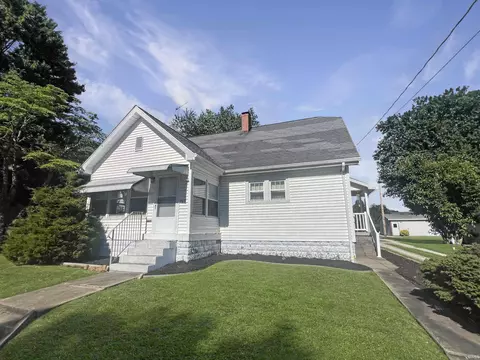 109 N Walnut St, Huntingburg, IN 47542