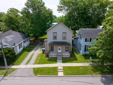 126 E Whitley St, Churubusco, IN 46723