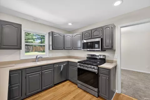 Kitchen - 4307 E Cricket Knl, Bloomington, IN 47401 photo 3 of 3