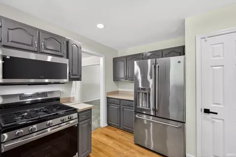Kitchen - 4307 E Cricket Knl, Bloomington, IN 47401 photo 2 of 3
