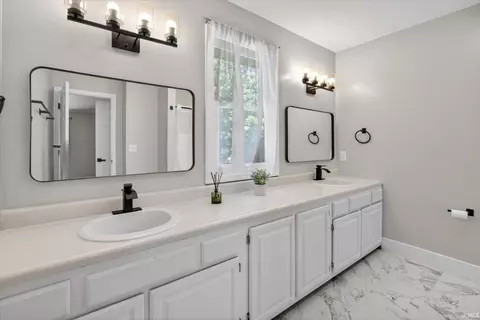 Bath - 4307 E Cricket Knl, Bloomington, IN 47401 photo 2 of 4