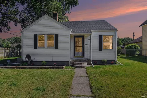 1021 Center St, Elkhart, IN 46516