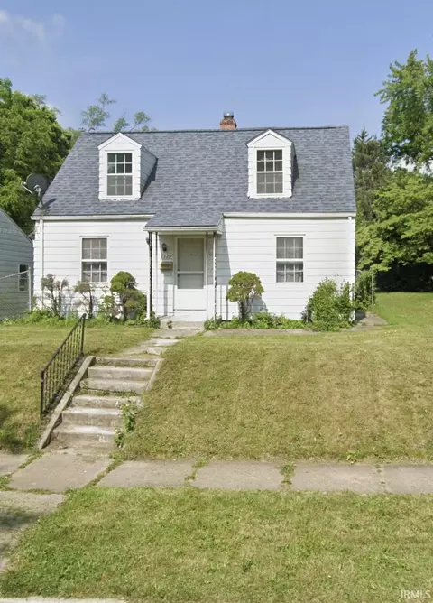 1329 N Elmer St, South Bend, IN 46628