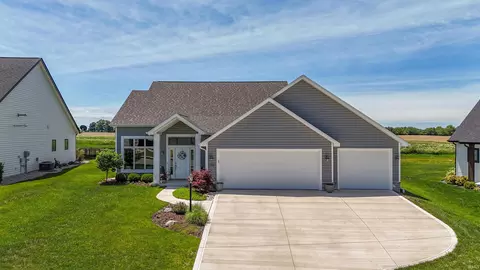 722 Waxwing Ct, Roanoke, IN 46783