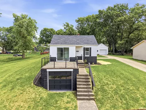 664 N Oakland St, Mishawaka, IN 46544