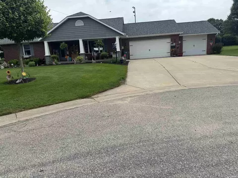 203 Eugene Dr, Middlebury, IN 46540