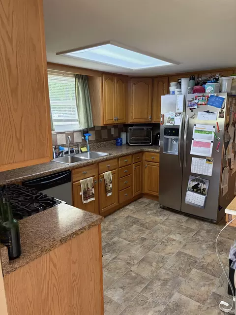 Kitchen - 1862 S 600 W Rd, Russiaville, IN 46979 photo 2 of 2