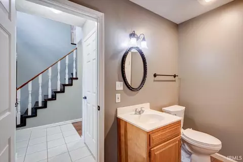 Entry Way - 165 Robin Ct, Jasper, IN 47546 photo 4 of 6