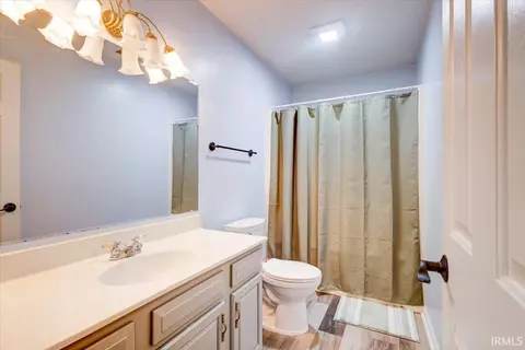 Bath - 165 Robin Ct, Jasper, IN 47546 photo 2 of 3