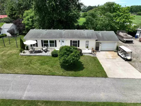 9107 N Mary D Dr, Bremen, IN 46506