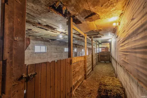 Entry Way - 4890 W 200 S Rd, Lagrange, IN 46761 photo 1 of 6